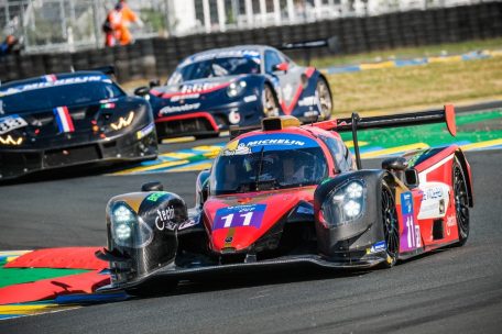 Racing-Action beim Rennen 2019 auf der Traditionsrennstrecke von Le Mans  