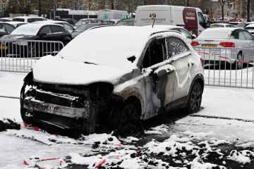 Feuerwehr / Brennende Autos am Glacis: Elektro-Fahrzeuge waren nicht die Ursache