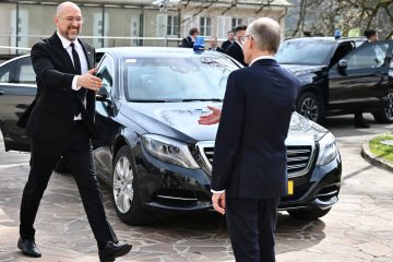 Arbeitsbesuch / Ukrainischer Regierungschef Denys Schmyhal will russische Gelder