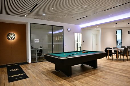 In der Lounge können die Sportler Billard, Darts oder Videospiele spielen