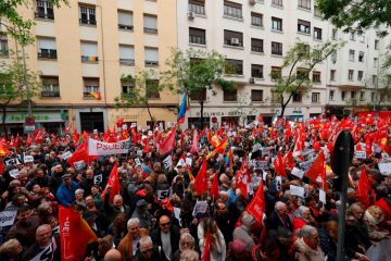 Spanien / Tausende demonstrieren für Verbleib von Regierungschef Pedro Sánchez im Amt